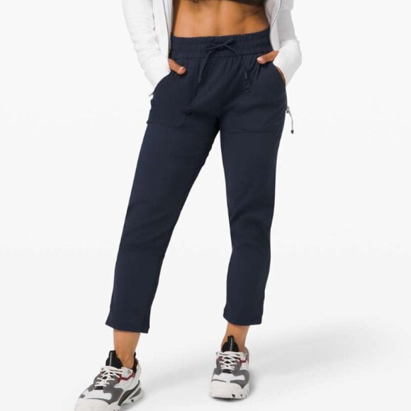 Lululemon Beyond the Studio Crop True Navy Size 4 - Picture 1 of 8